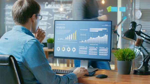 Corona IT technician analysing network statistics